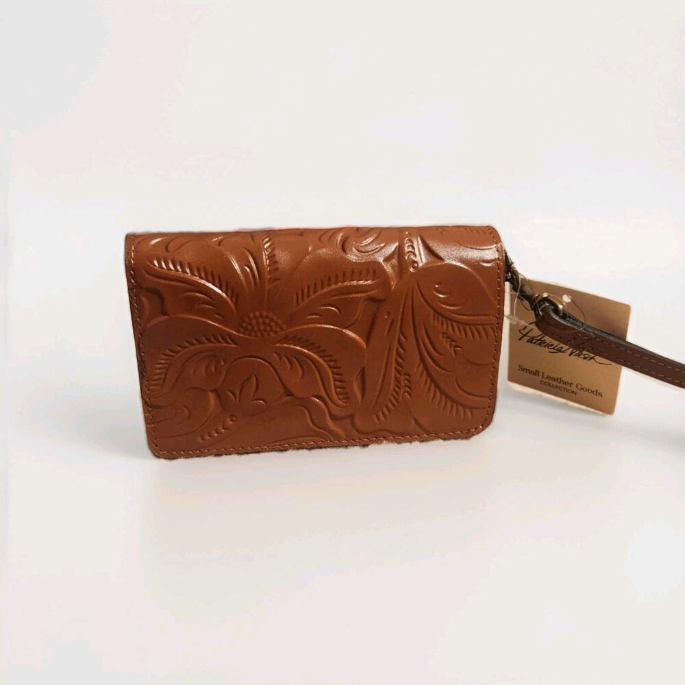 NWT Patricia Nash Tooled Kuomo Wallet